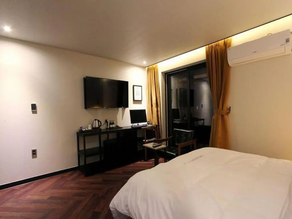 To Heaven Hotel Nampo Busan 2*,