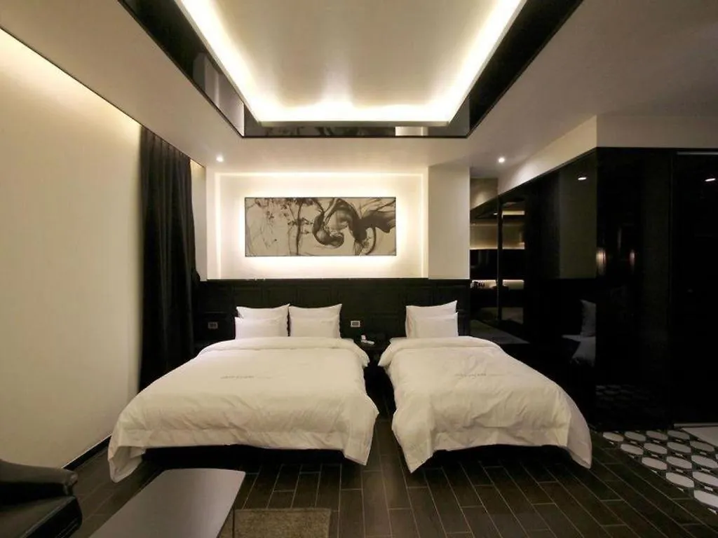 To Heaven Hotel Nampo Busan 2*,