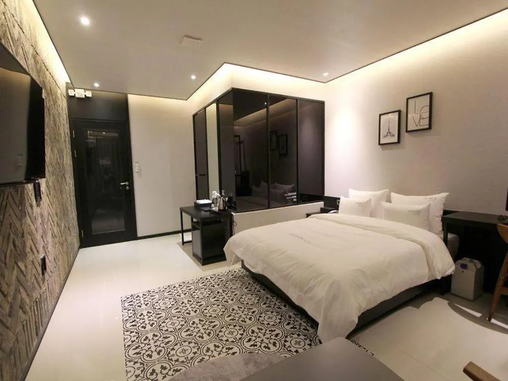 To Heaven Hotel Nampo Busan 2*,