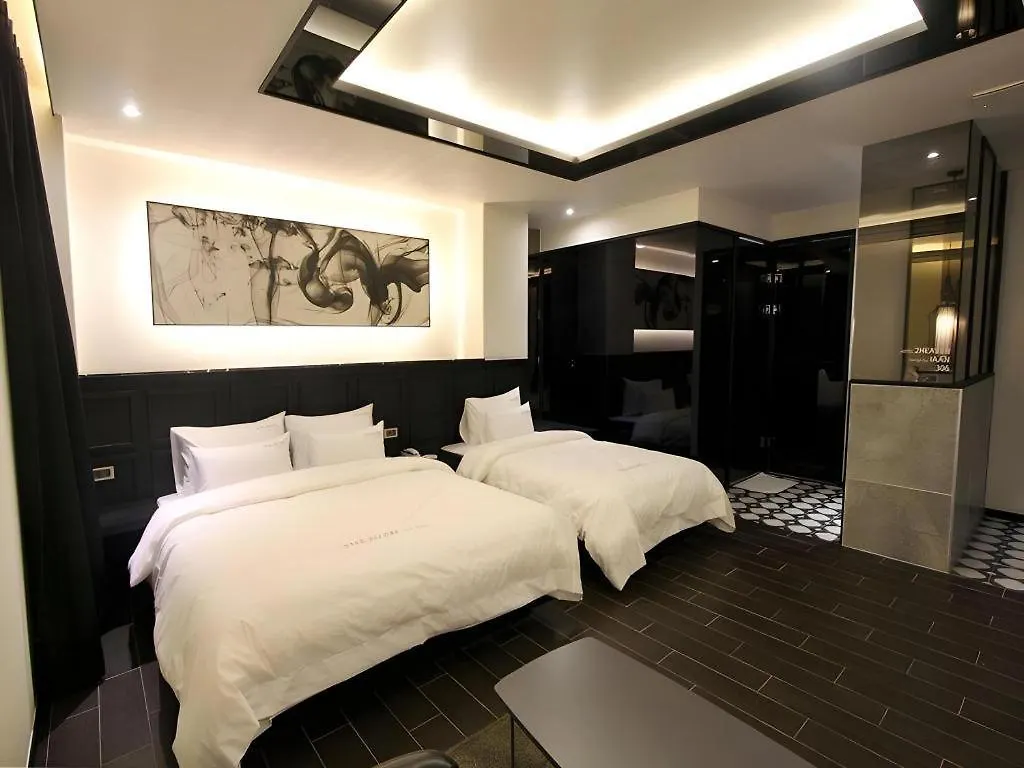 To Heaven Hotel Nampo Busan 2*,