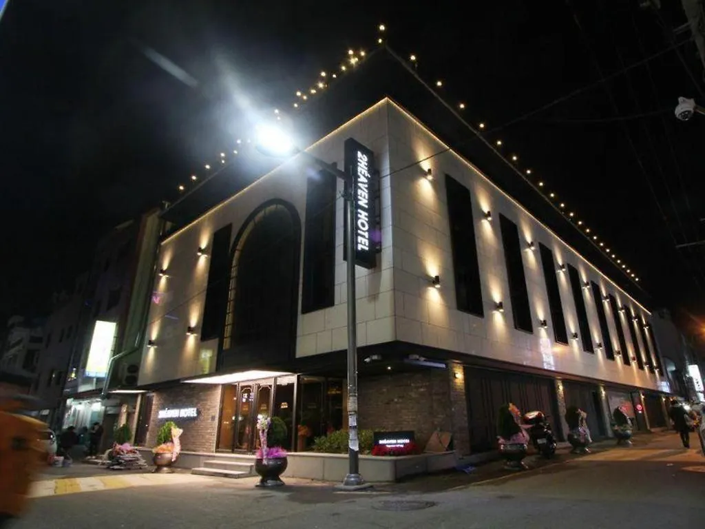To Heaven Hotel Nampoの連絡先